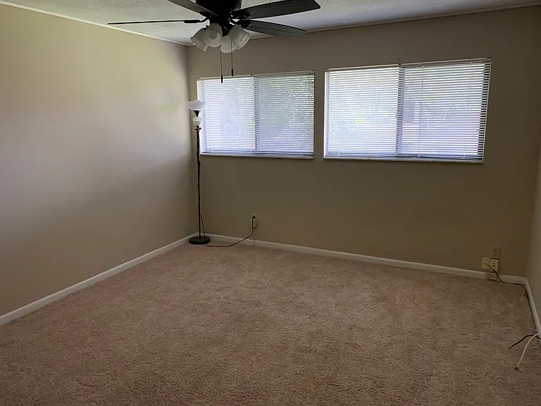1536 N Carolwood Blvd — Photo 40
