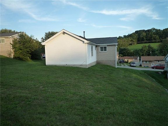 4th image of 35 Nancy Dr