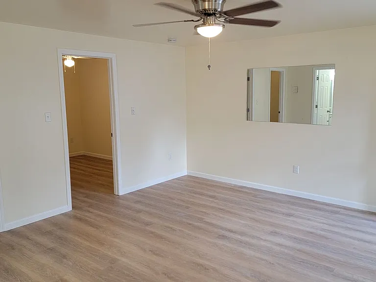 320 J St — Photo 3