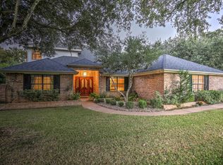 2703 Great Oaks Dr, Round Rock, TX 78681