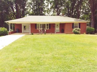 915 Carter St, Eden, NC 27288