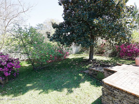 3rd image of 201 Sinclair St