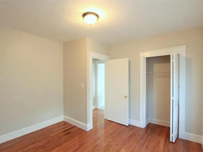 121 Yale St — Photo 10