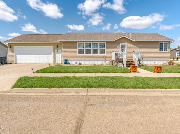 111 18th Ave SE, Mandan, ND 58554