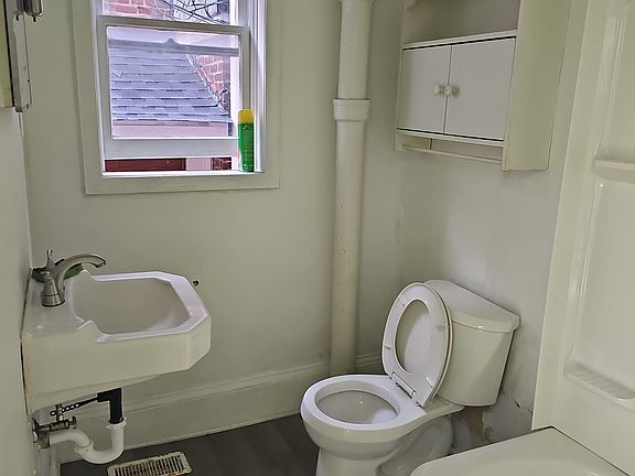 4th image of 820 Maryland Ave #1C