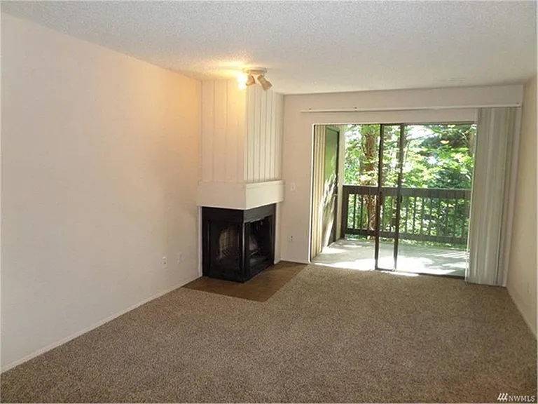 10819 NE 37th Pl #101 — Photo 13