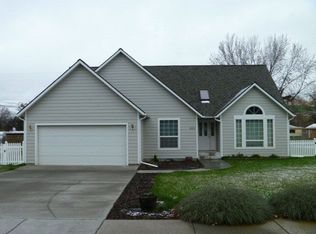 400 W Clay St, Dayton, WA 99328