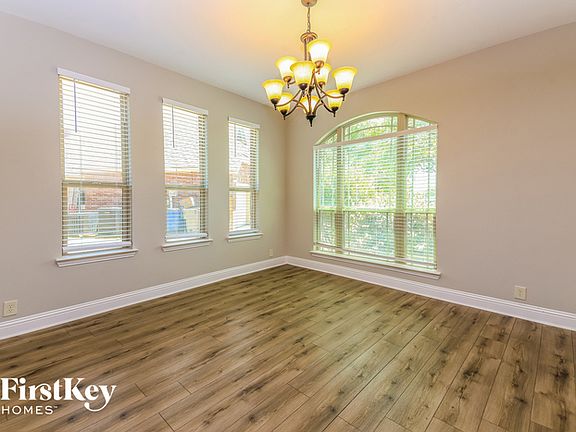 5th image of 707 Fannin Dr