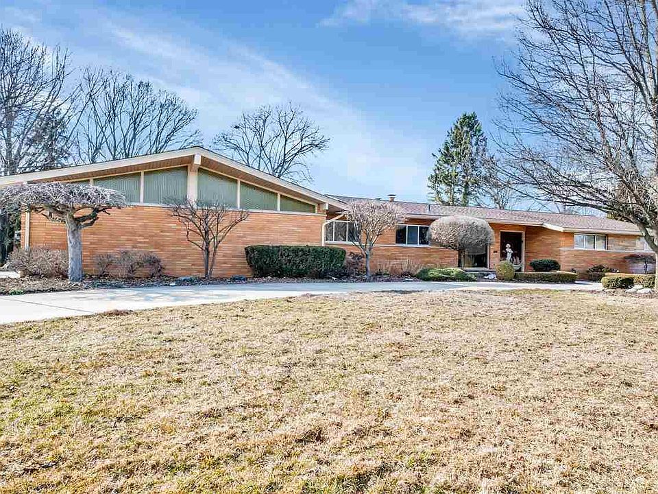1st image of 38197 W Horseshoe Dr