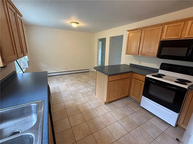 16 Brenden St — Photo 4