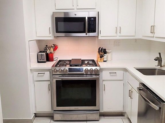 4th image of 155 W 68th St APT 1014