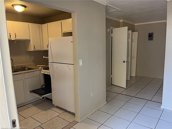 3rd image of 231 S ORANGE Street