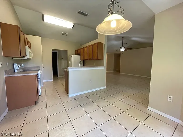 2593 Surfside Blvd — Photo 6