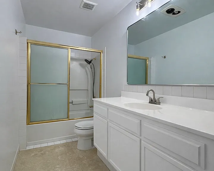 445 Washington Blvd #8 — Photo 8