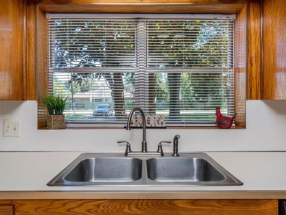 4th image of 1169 Lovett St