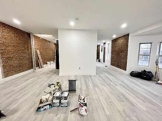 1st image of 256 Graham Ave #4R