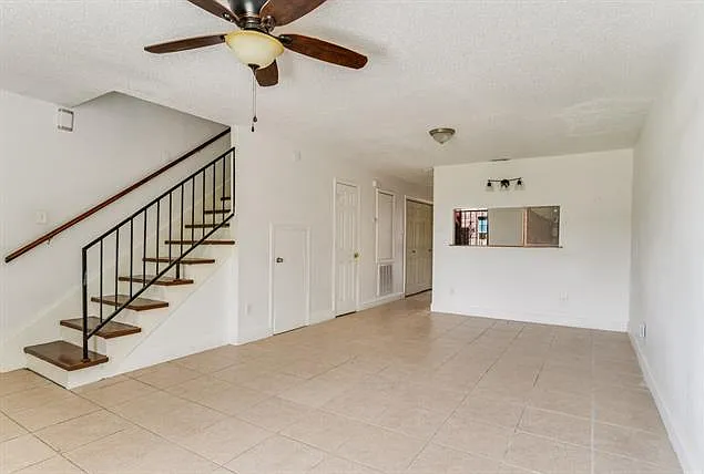 2 bed, 1.5 bath, 1060 sqft, $1,400 — Photo 2
