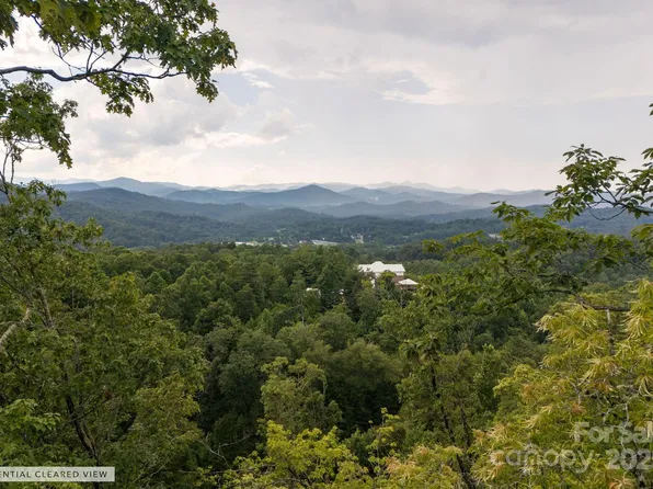 2 Masterpiece View Dr, Hendersonville, NC 28739