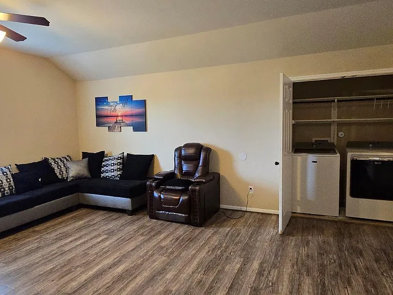 10111 Bitternut Hickory Ln — Photo 13