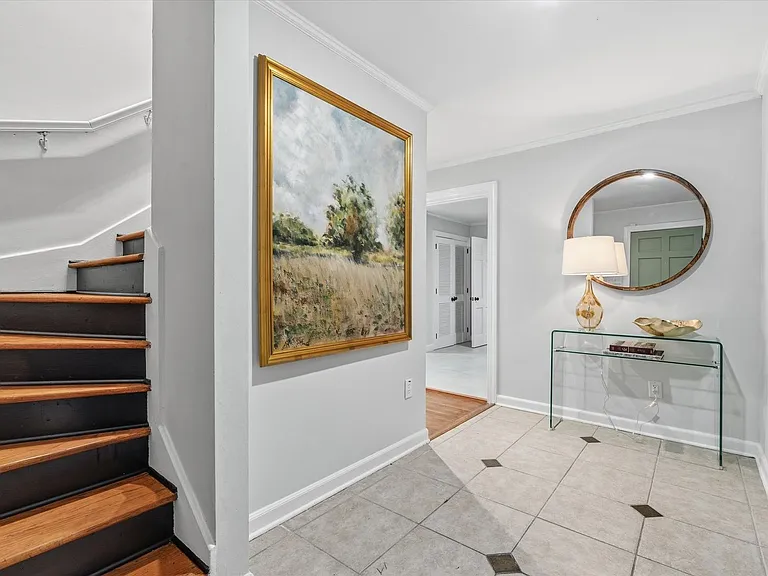 506 Shadow Ln — Photo 2