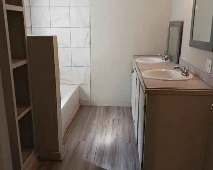 217 W Cedar St — Photo 6