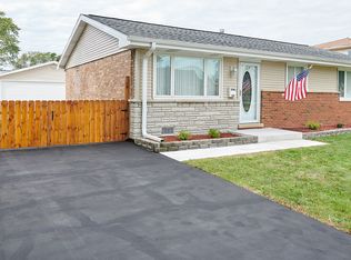 8748 Cranbrook Ln, Bridgeview, IL 60455