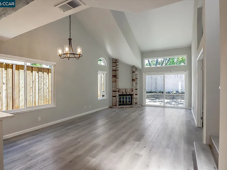 1539 Trimingham Dr — Photo 12