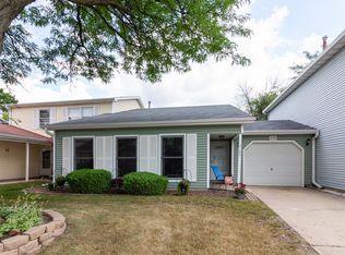 2135 Pepperwood Ln, Glendale Heights, IL 60139