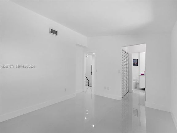 5th image of 3843 Alcantara Ave
