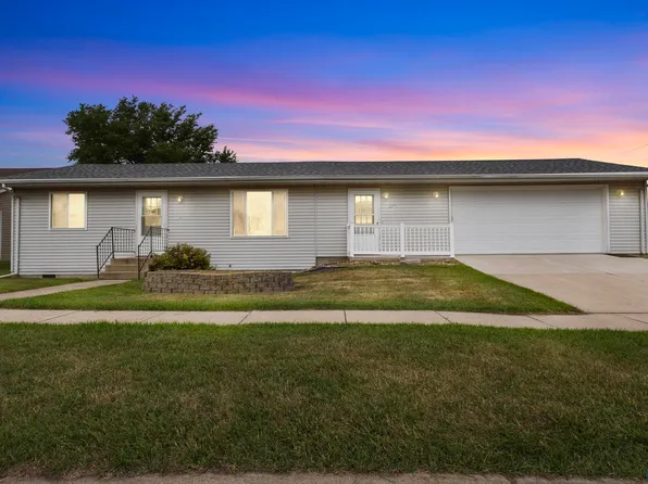 229 N Cherry St, Lennox, SD 57039