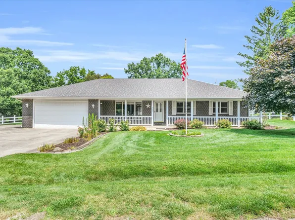 708 Sunset Dr, Mahomet, IL 61853