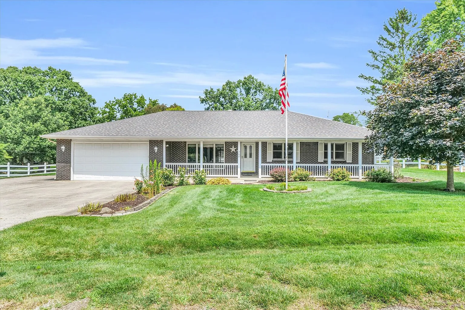708 Sunset Dr photo 1