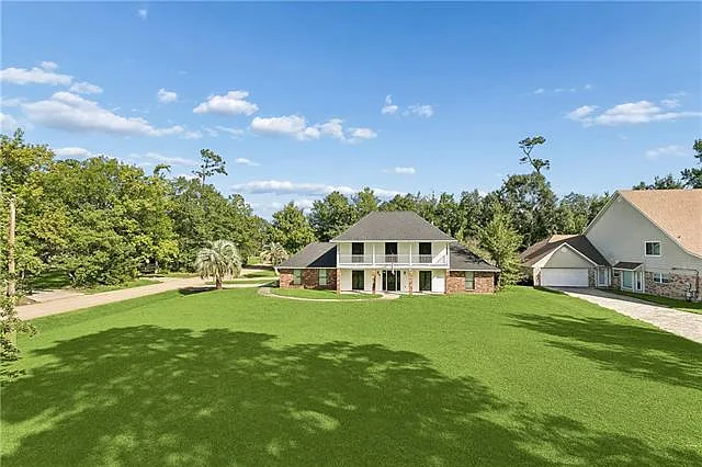5 bed, 3.5 bath, 3398 sqft, $3,000 — Photo 2