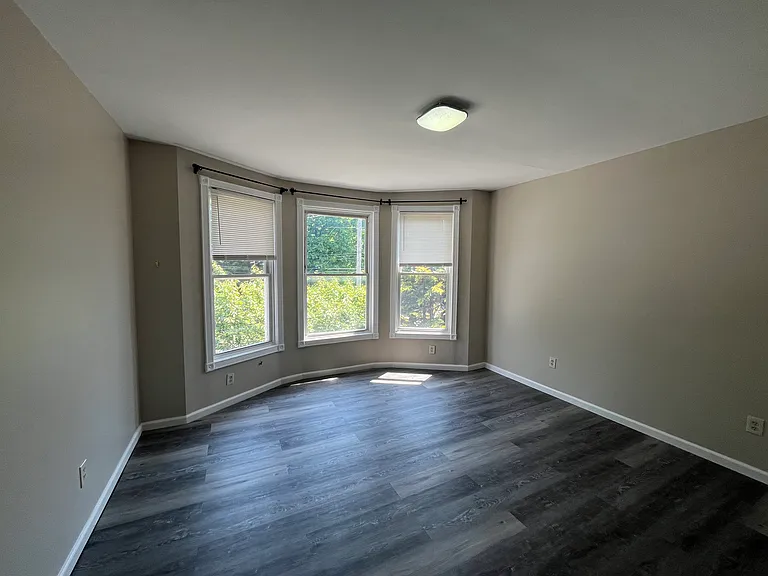 24 Woodlawn Ct #2 — Photo 2
