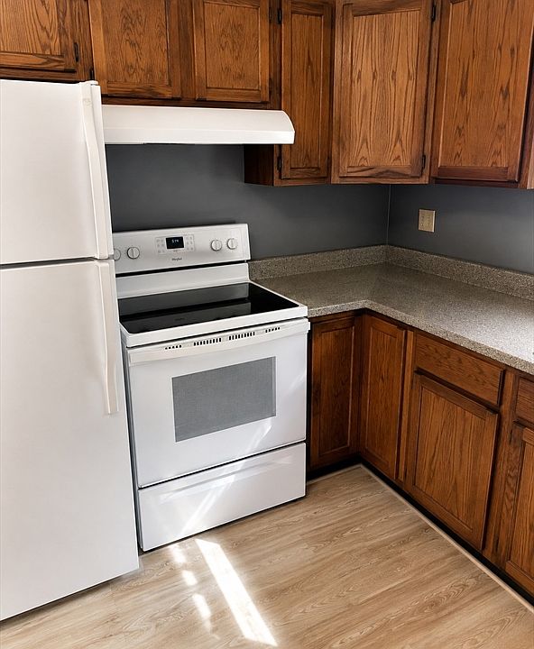 1st image of 96 Brook St #96