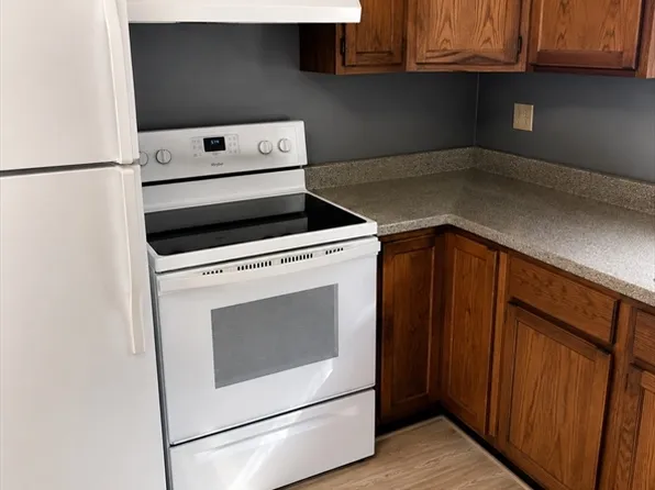 96 Brook St #96, Holyoke, MA 01040