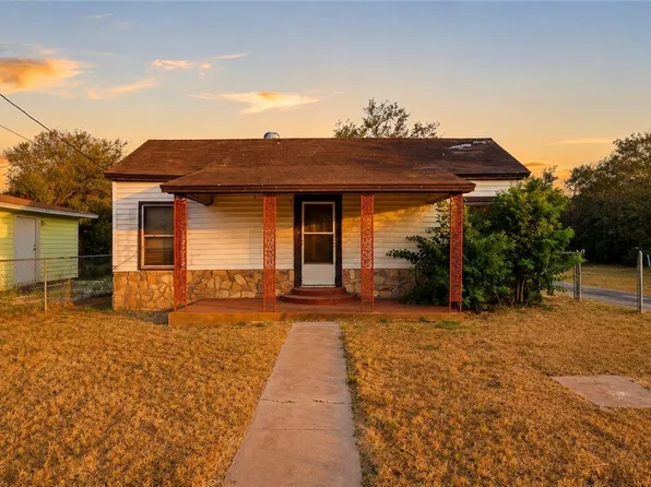 1403 W Crockett St, Beeville, TX 78102