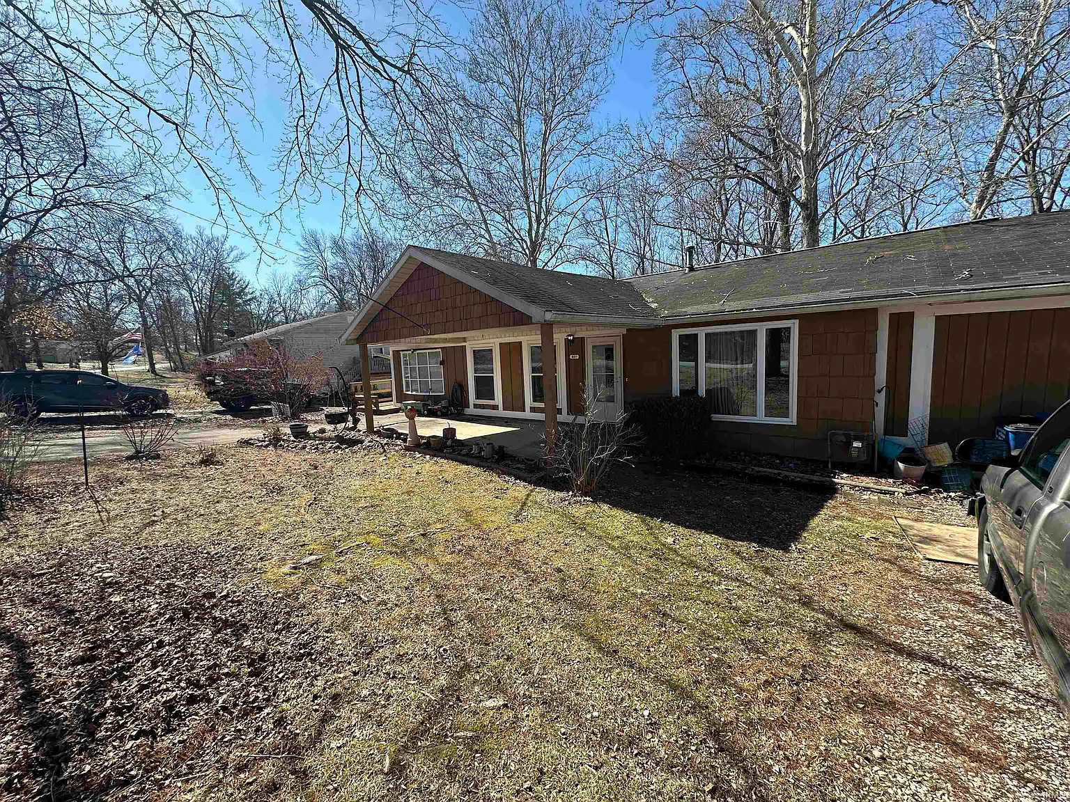 251 White Ln photo 1