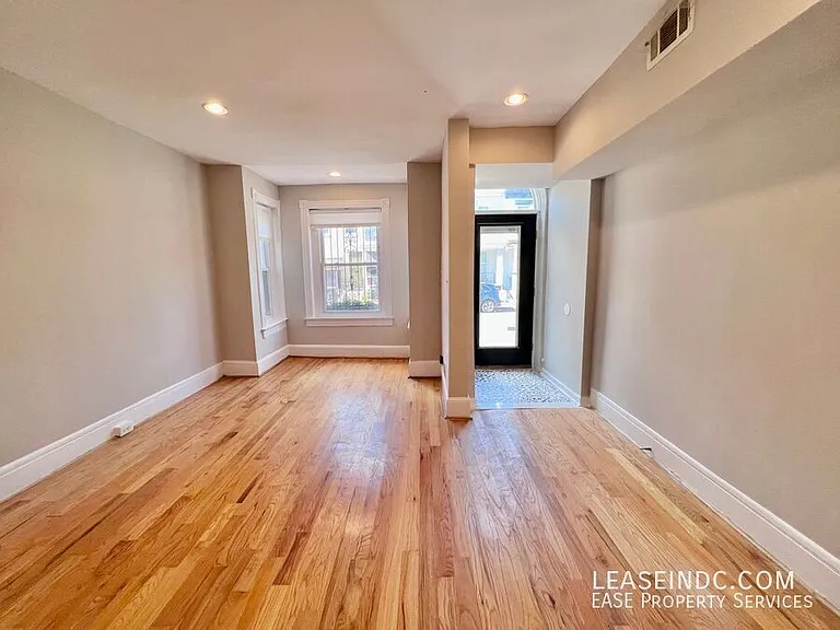 342 Elm St NW — Photo 3