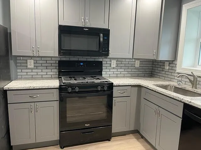 240 E Green St — Photo 4