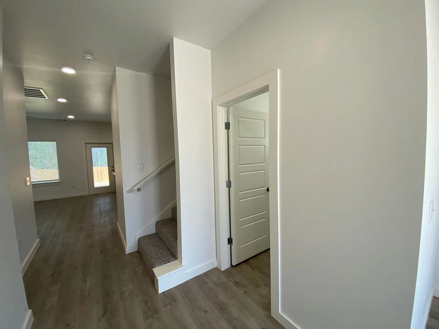 Hughe 3 Bed 2.5 Bath Duplex Includes Office Space — Photo 4