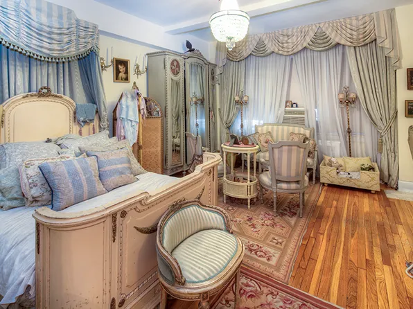 400 East 52nd Street image 1 of 2