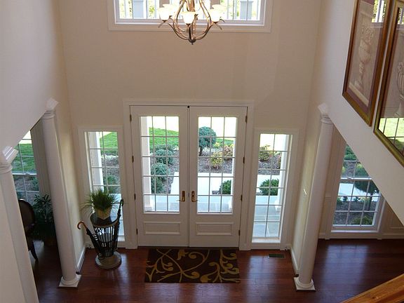 2-story foyer
