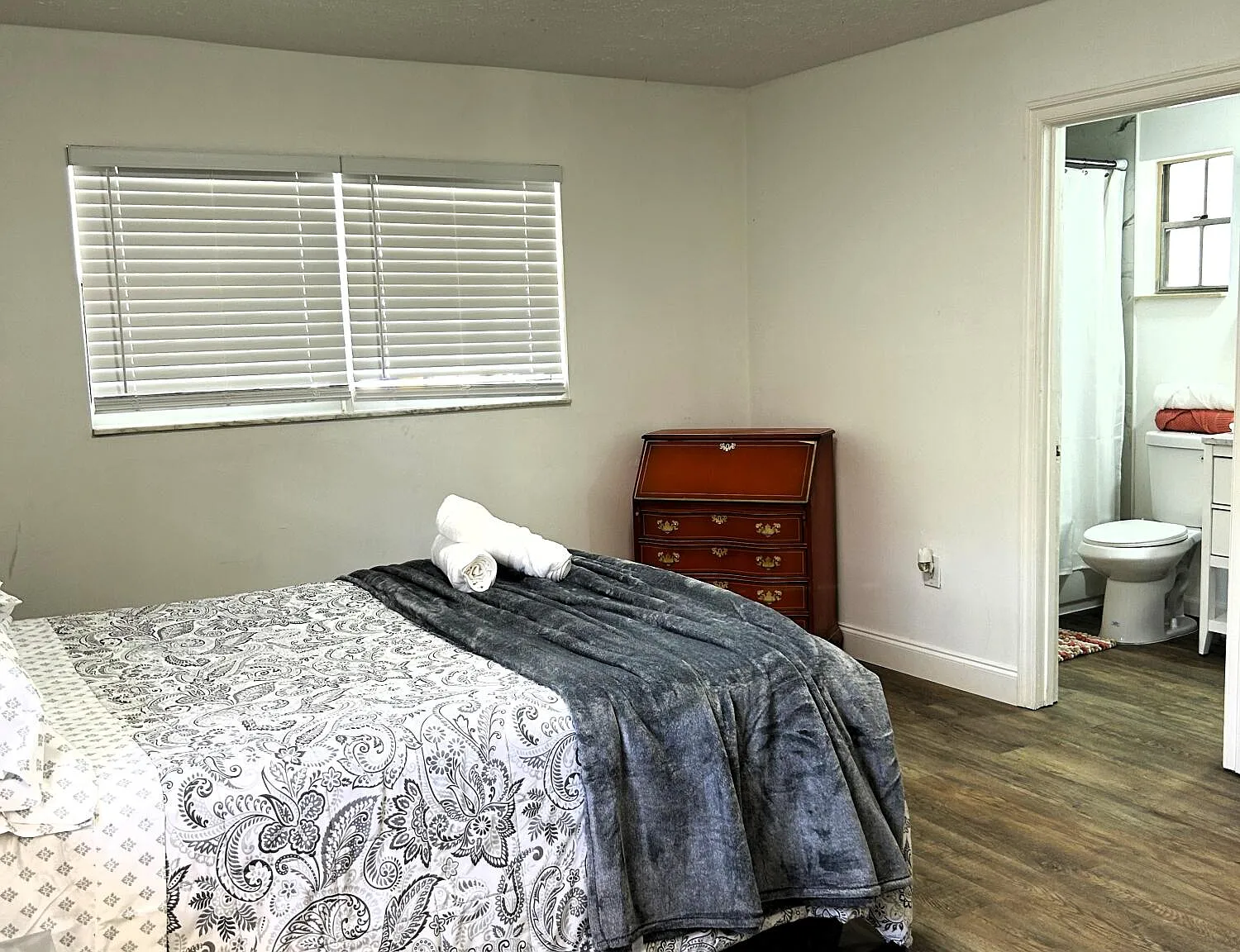 2 bed, 2.0 bath, 1024 sqft, $4,000 — Photo 4