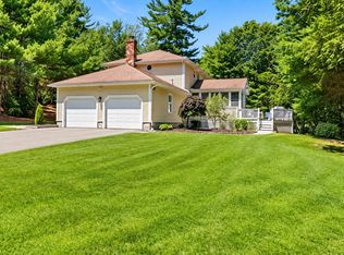 74 Lakeview Rd, Foxboro, MA 02035