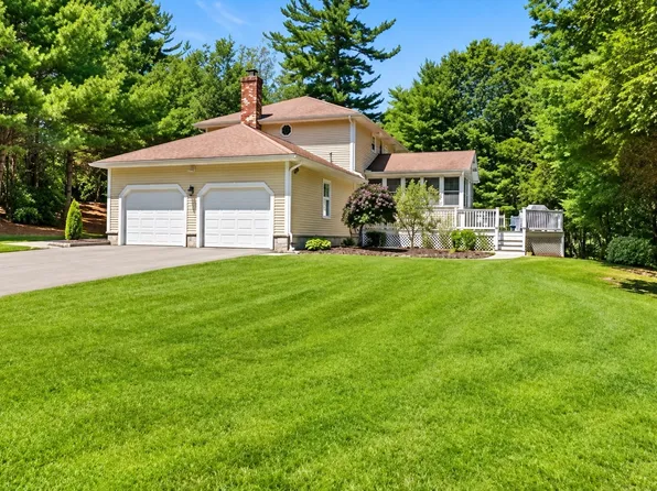 74 Lakeview Rd, Foxboro, MA 02035