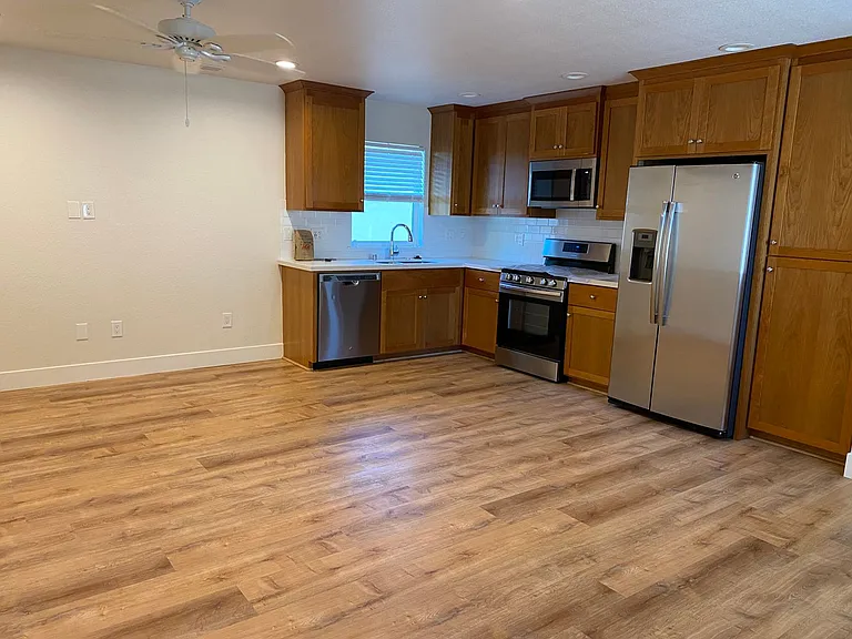 606B West St — Photo 2