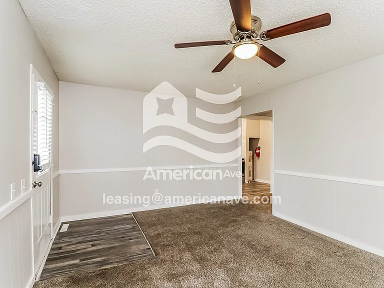 702435_004_living_room_13685223.jpg