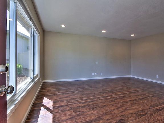 3rd image of 22659 Sierra Ave