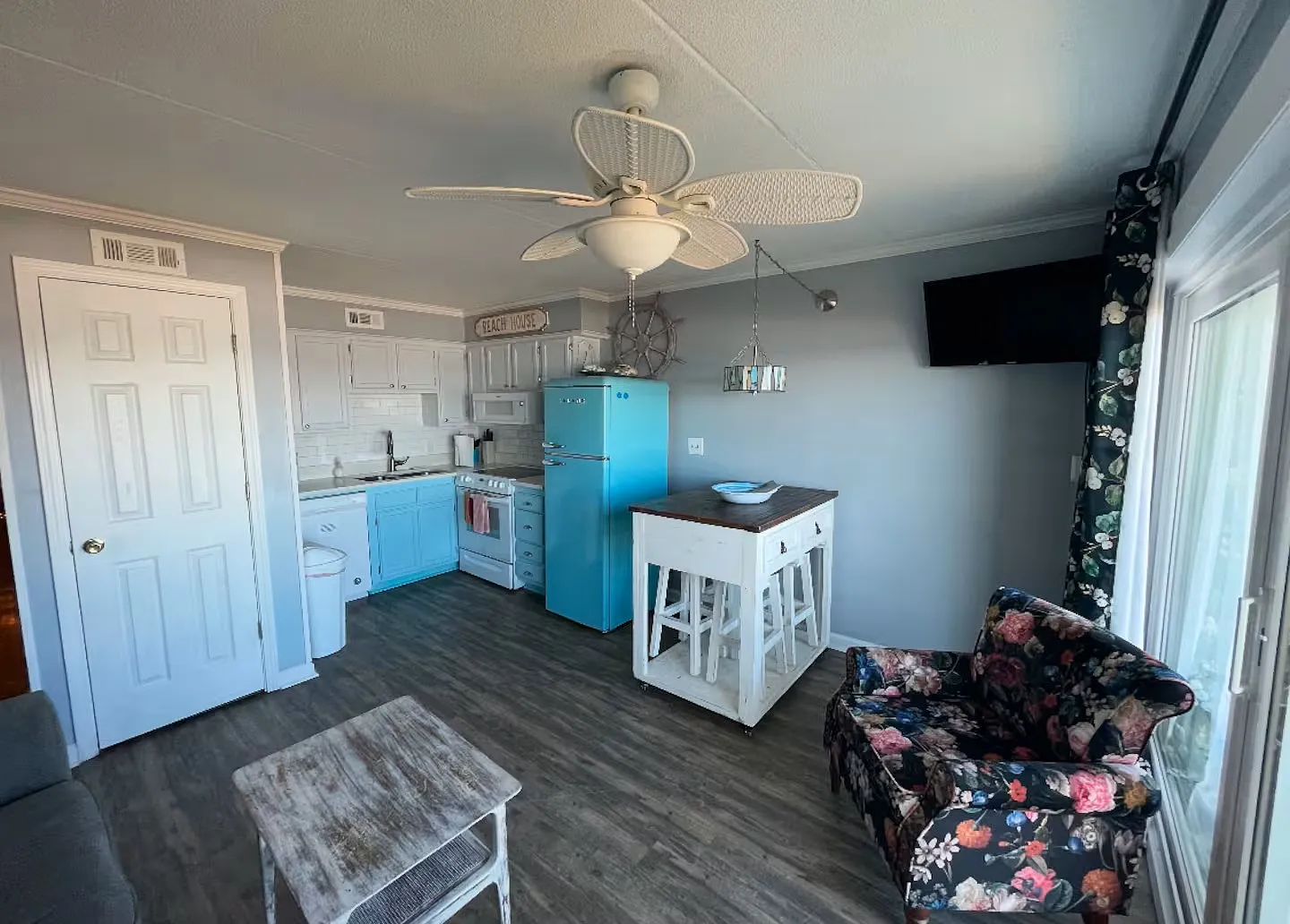 2 bed, 784 sqft, $1,800 — Photo 2